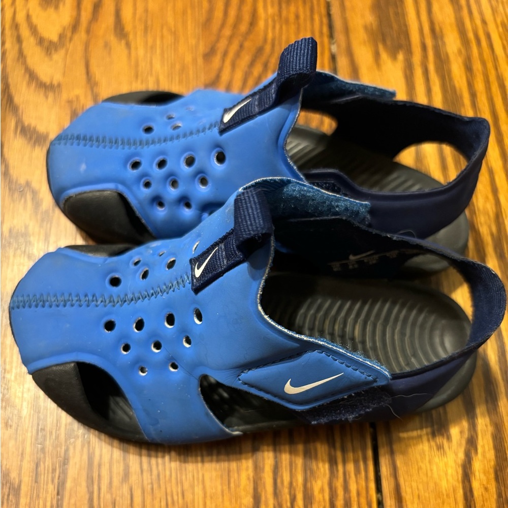 Nike Toddler Sunray Protect 2 size 9c